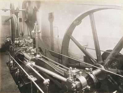 Machine à vapeur n° 8 de l'usine du Familistère de Guise (image)