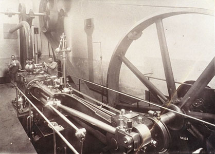 Machine à vapeur n° 8 de l'usine du Familistère de Guise (image)