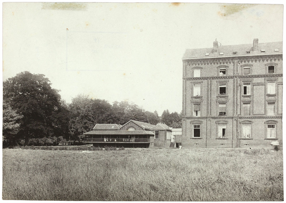 La crèche du Familistère au nord du pavillon central du Palais social