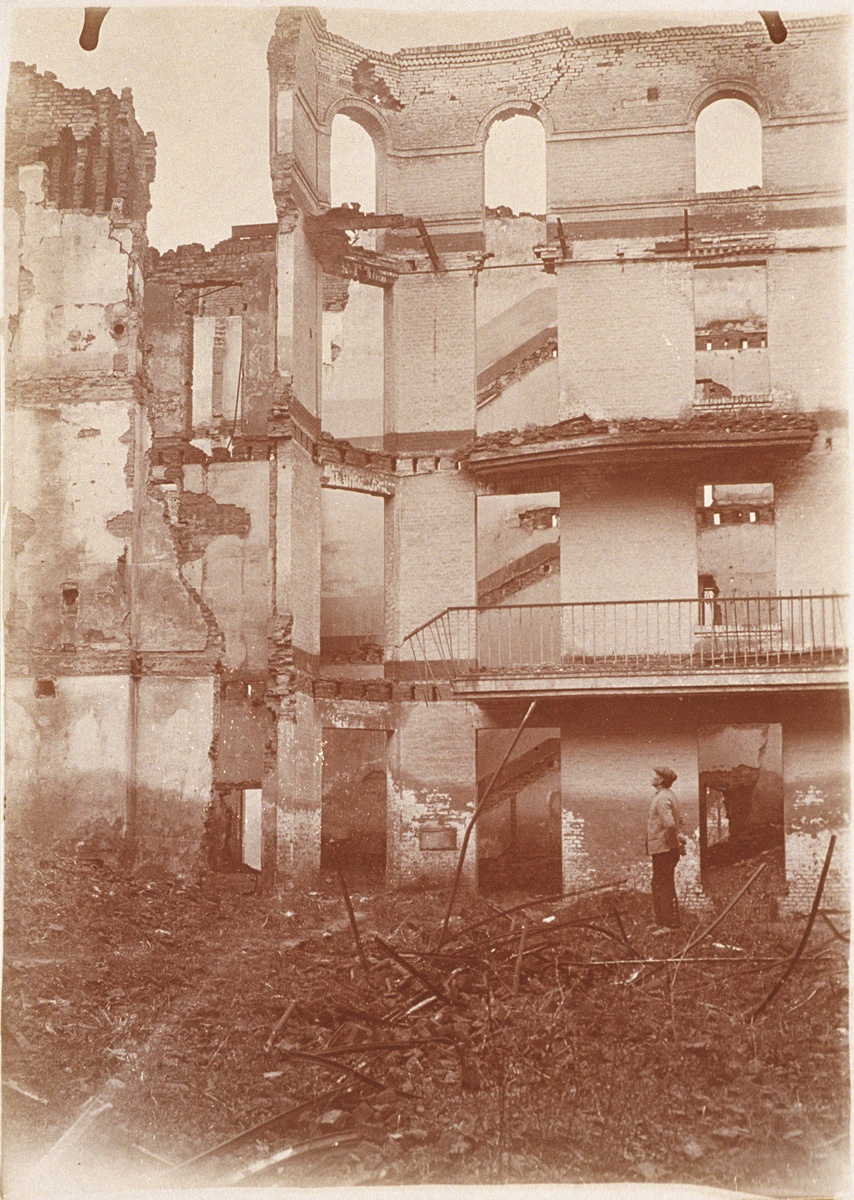 Les ruines de l’aile gauche du Palais social (image)