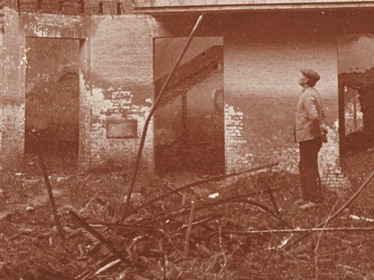 Les ruines de l’aile gauche du Palais social (image)