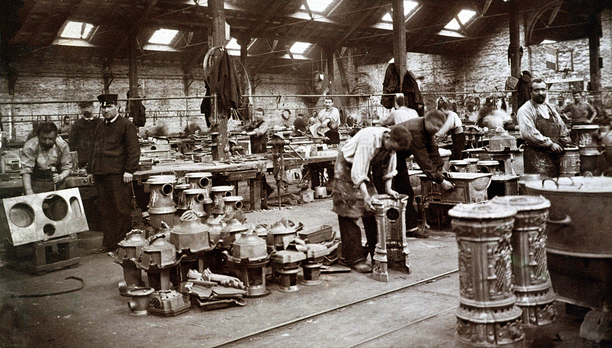 La photographie montre l’intérieur de l’atelier d’ajustage du Familistère, où de