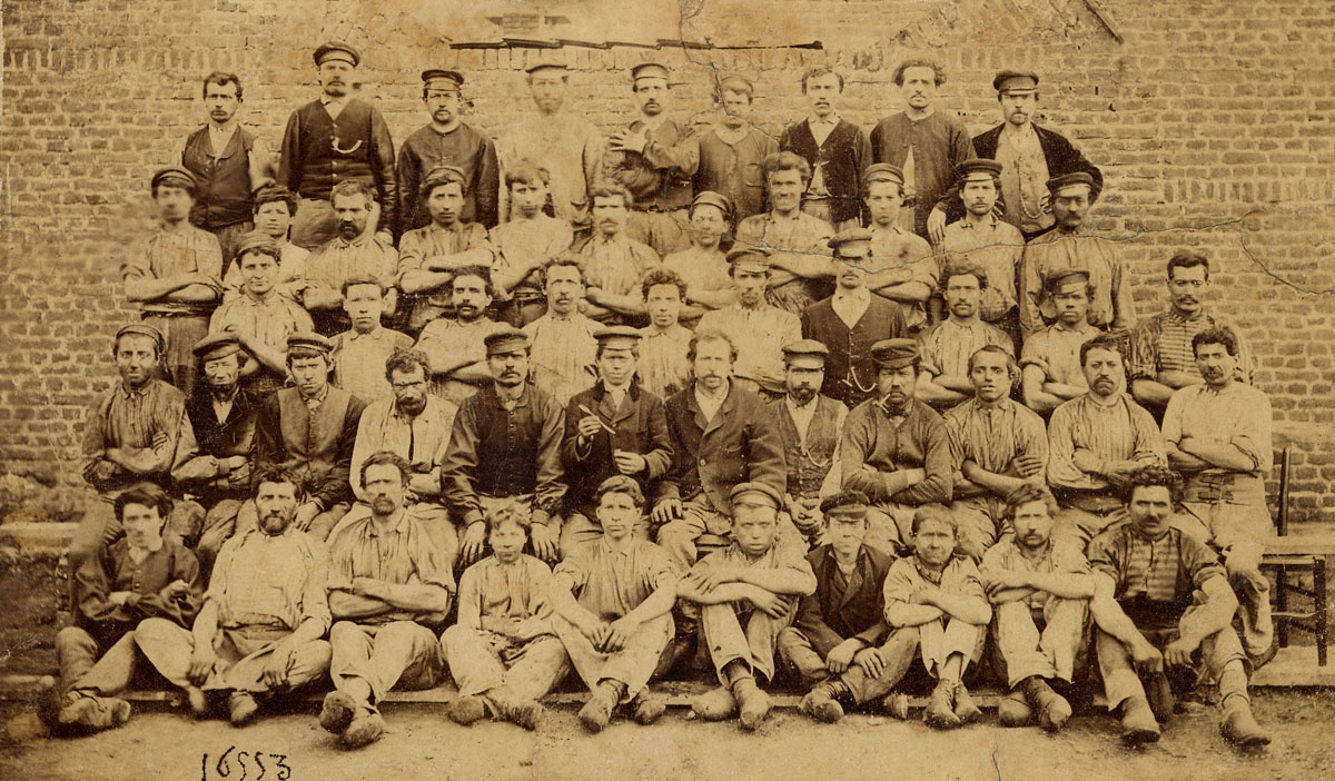 C'est la photographie la plus ancienne d'un groupe d'ouvrier de l'usine du Famil