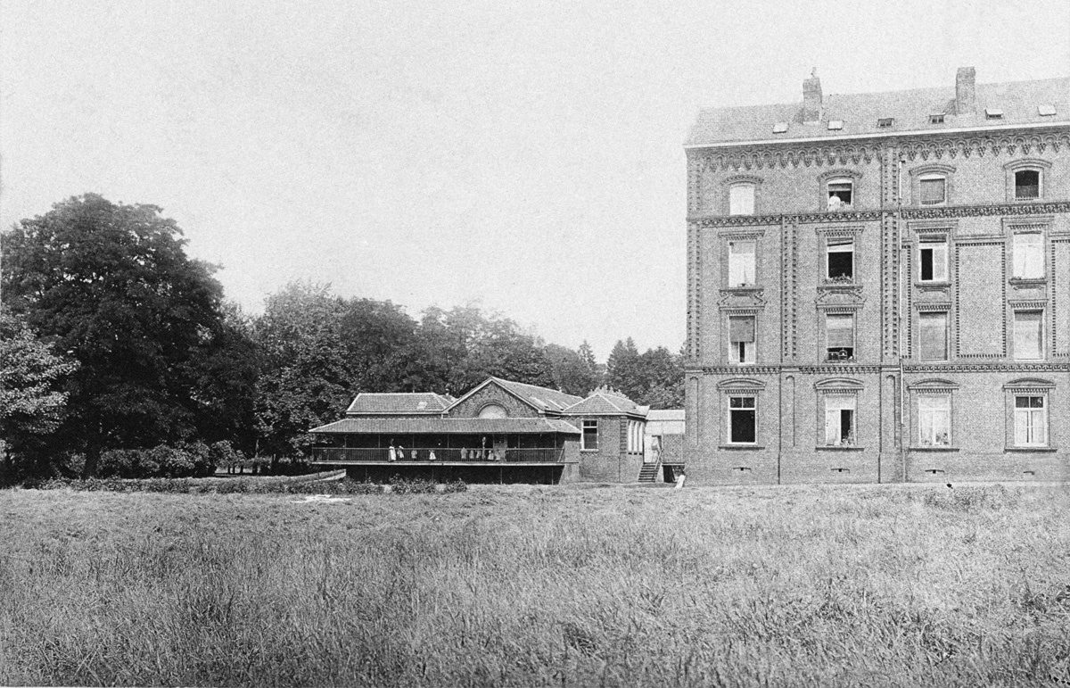 La crèche du Familistère est située au nord du pavillon central du Palais social