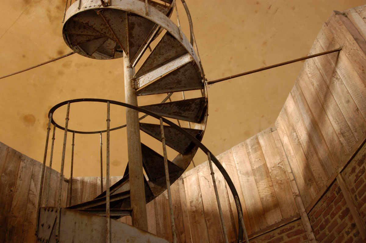 La photographie montre l’escalier du lanternon de la tour de l’aile gauche.