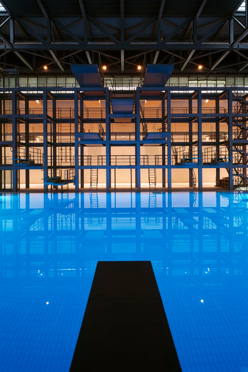 La photographie montre l'intérieur d'une piscine.