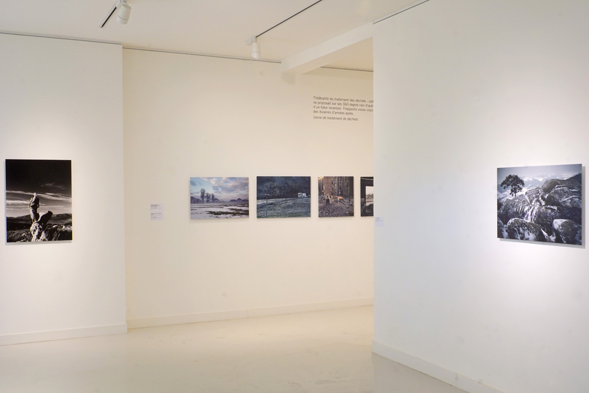 La photographie est une vue de la troisième salle de l'exposition.