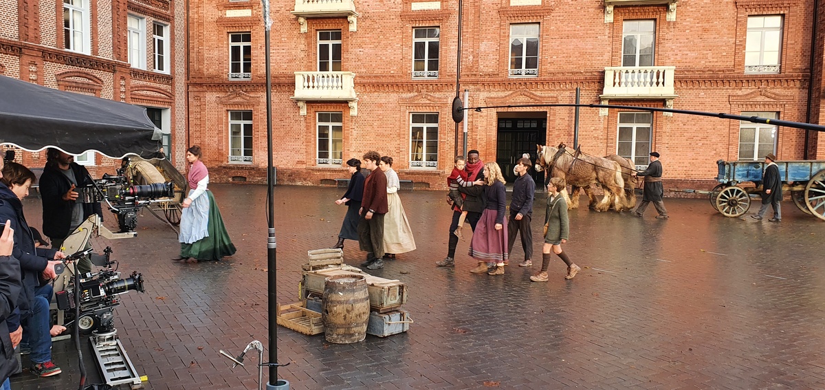 tournage-guerre-des-lulus-Familistère-place