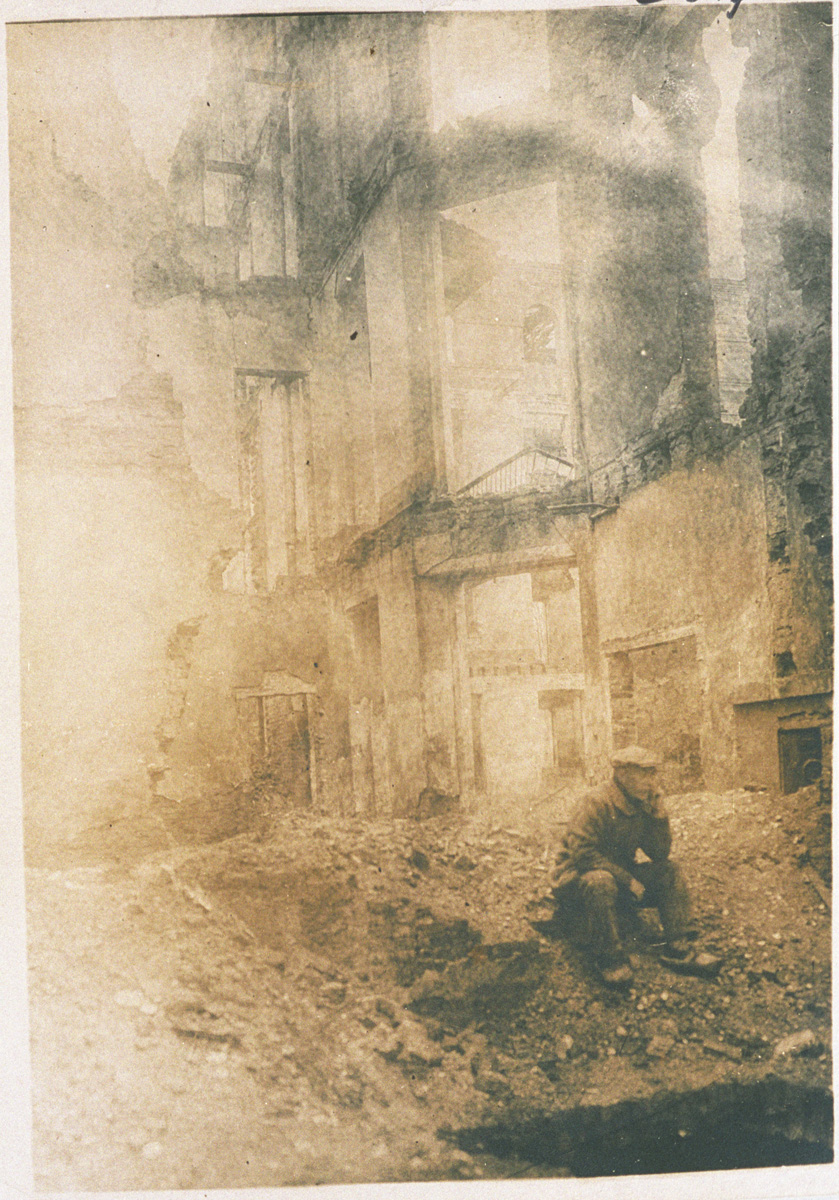 Les ruines de l’aile gauche du Palais social (image)