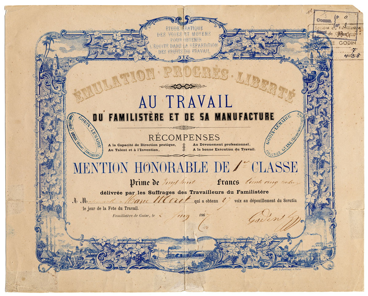 Le diplôme présente une bordure ornée de vignettes.