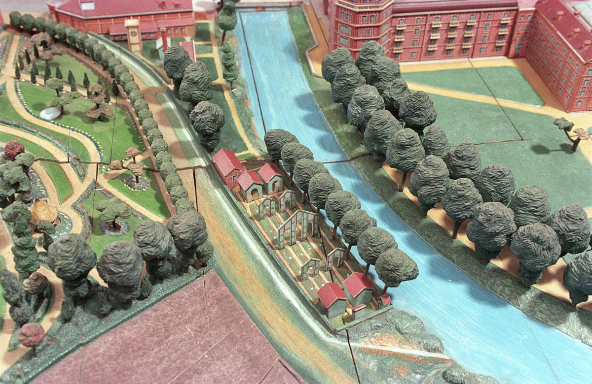 La vue du plan-relief du Familistère est centrée sur le jeu d'arc.