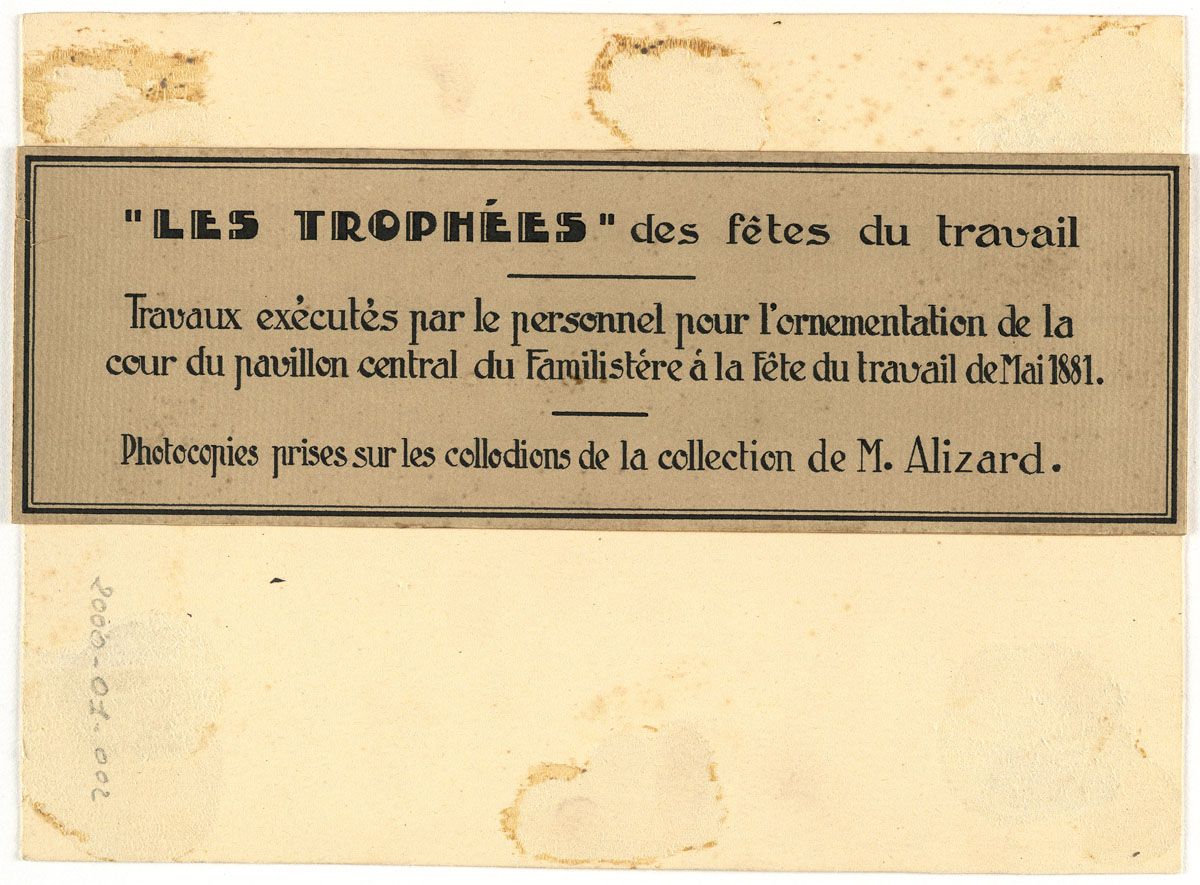 Verso du carton de montage de la photographie du trophée de l'atelier de fonderi