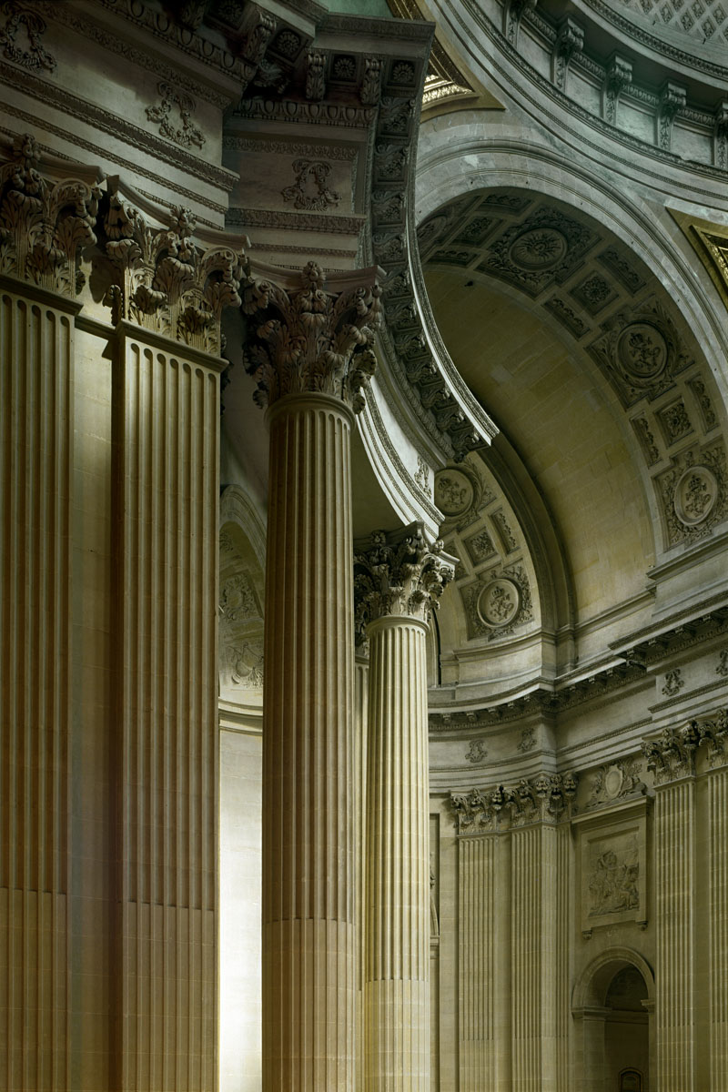 La photographie montre un détail d el'architecture intérieur de l'église.