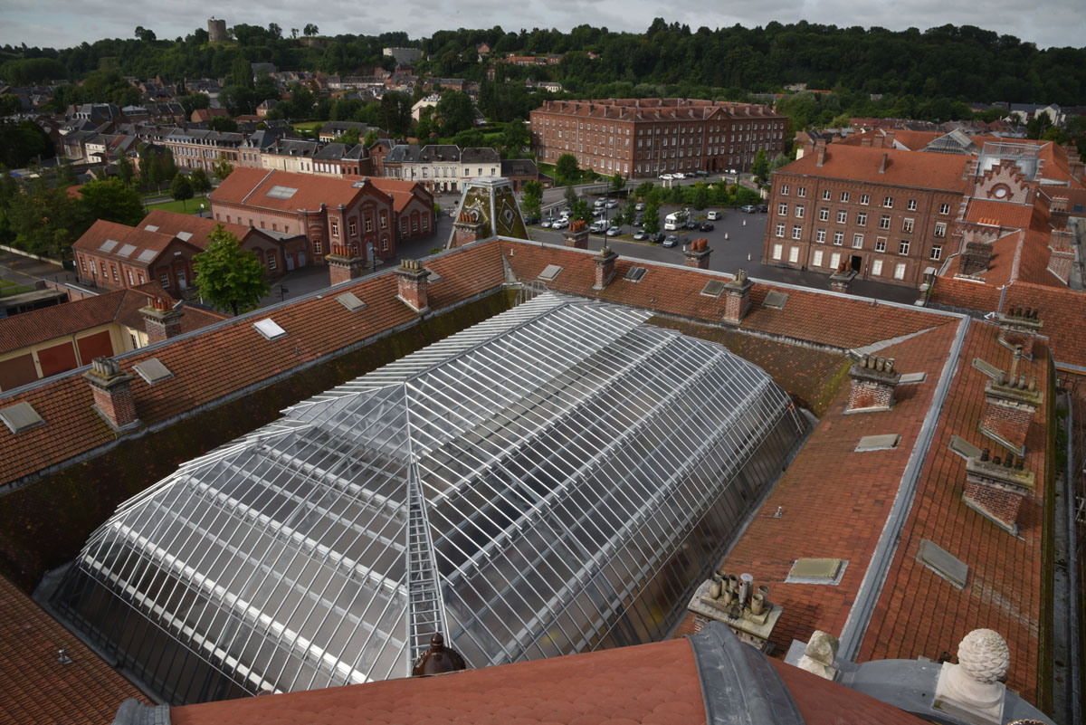 Vue du dessus de la verrière de l'aile gauche du Familistère