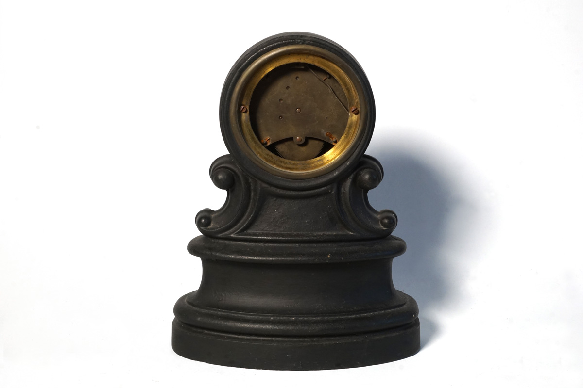 Vue de l'arrière de la pendule n° 2