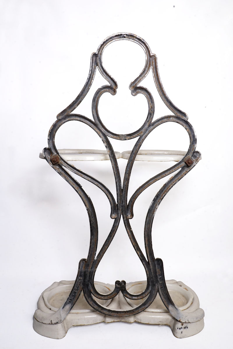 Vue du dos du porte-parapluie n° 12