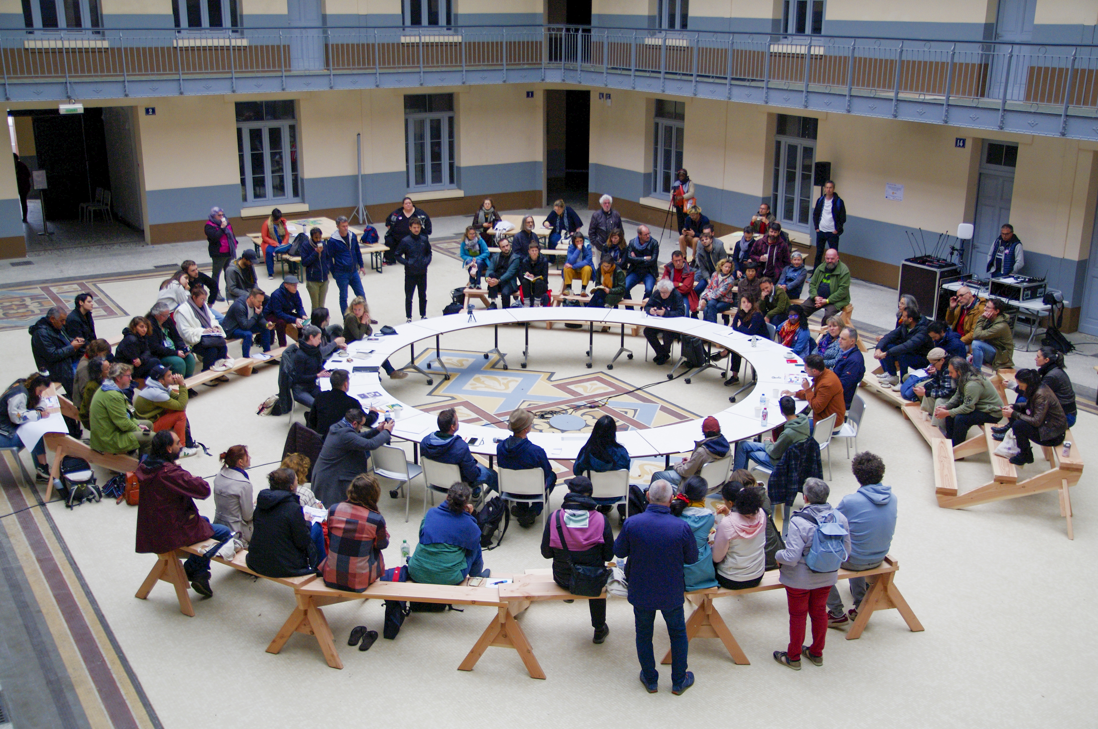 Cour de l'aile gauche