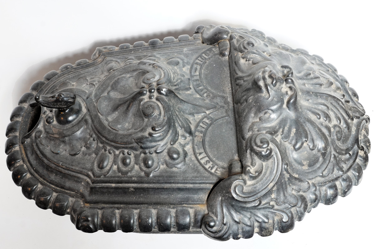 Vue du couvercle du bac à charbon n° 4